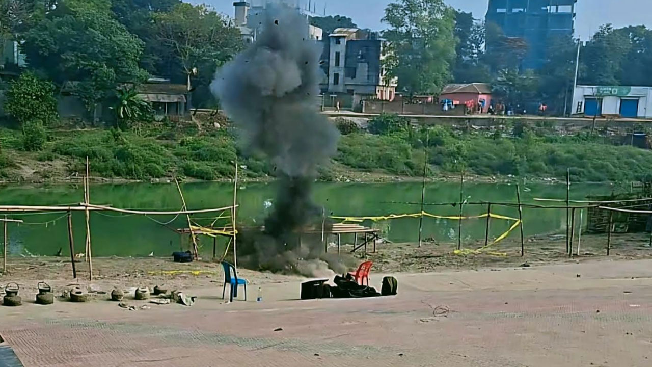 স্কুল ব্যাগে মিলল শক্তিশালী বোমা, বিস্ফোরণ ঘটাল বোম্ব ডিসপোজাল দল